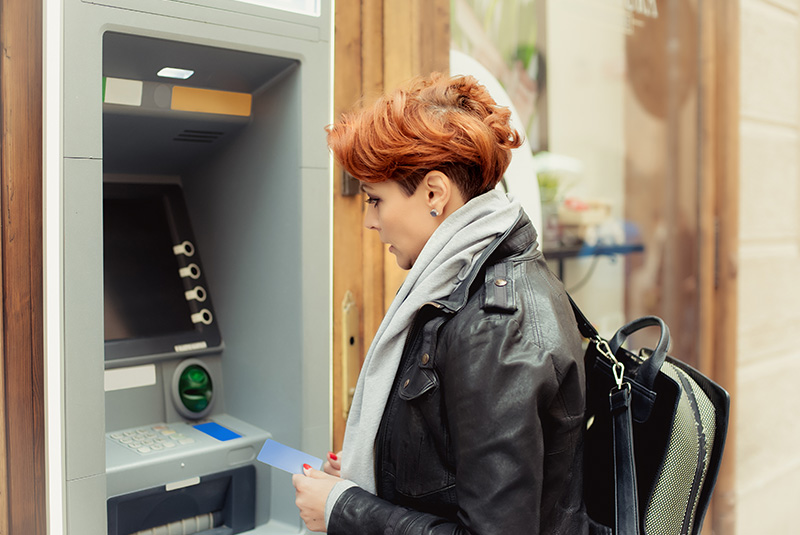 Getting cash from a cash point